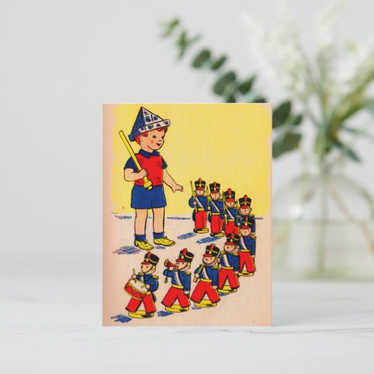 おもちゃ兵隊さんのかわいい小さな男の子 ポストカード (スタンド正面)