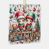 おもちゃ屋で愛らしいクリスマス小妖精や小人 セラミックオーナメント (右)