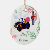 おもちゃ車に乗ったアニメのジンジャーブレッドクルージング セラミックオーナメント (右)