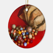 おもちゃ – ビー玉を見つけた セラミックオーナメント (左)