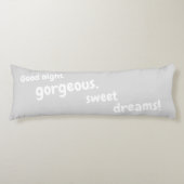 おやすみのゴージャスで甘い夢の柔らかいかわいそうな灰色 ボディピロー (正面)