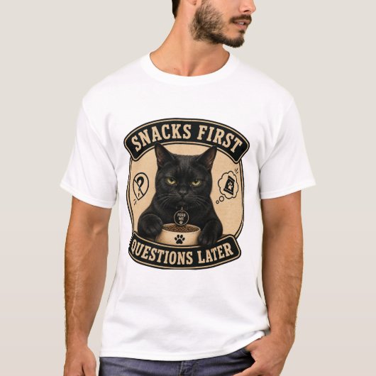 おやつが先で質問はその後 面白い黒猫Tシャツ Tシャツ (正面)