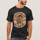 おやつでレベルアップ!面白いピクセルアートゲーマー Tシャツ (正面)