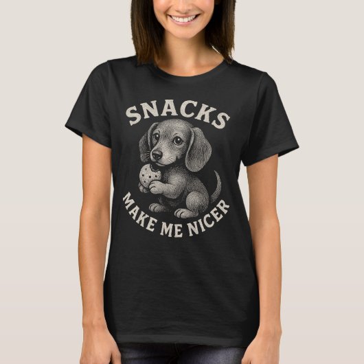 おやつで私は優しくなる ダックスフント 冗談 犬 引用 Tシャツ (正面)