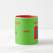 および旗のマグMaldives*の紋章付き外衣 マグカップ (中央)