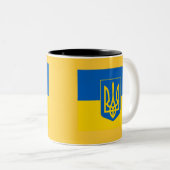 および旗ウクライナの紋章付き外衣 ツートーンマグカップ (正面右)