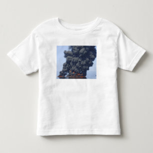 および火2暗いもうもうとした煙は現れます トドラーTシャツ