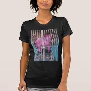 おりに入れられた象 Tシャツ