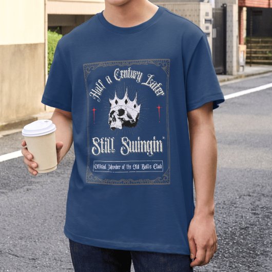 おバカな50歳の誕生日お祝いに Old Balls Club Still Swingin' Tシャツ
