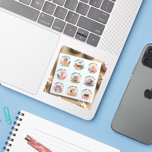 「お世話祝になった」 シール (ノートパソコンとiPhone)