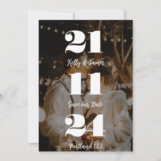 お二人の写真付きのカスタマイズされた「Save the Date」招待状, 結婚式を控えたお二人 招待状 (正面)