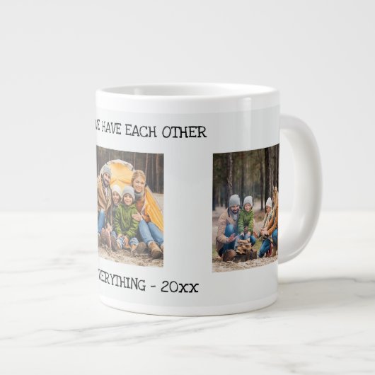 お互いに3枚の写真コラージュを持っている場合 ジャンボコーヒーマグカップ (正面右)