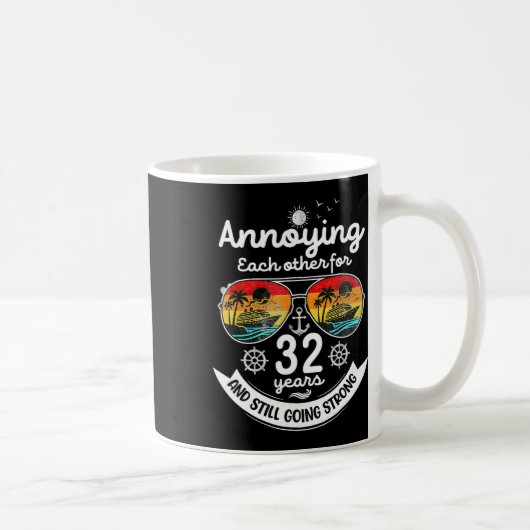 お互いを困らせる32年目の結婚記念日 コーヒーマグカップ (右)