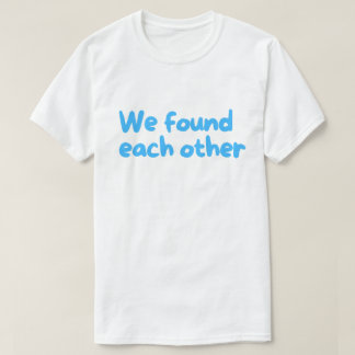 お互いを見つけた保護犬 – 里親募集 Tシャツ