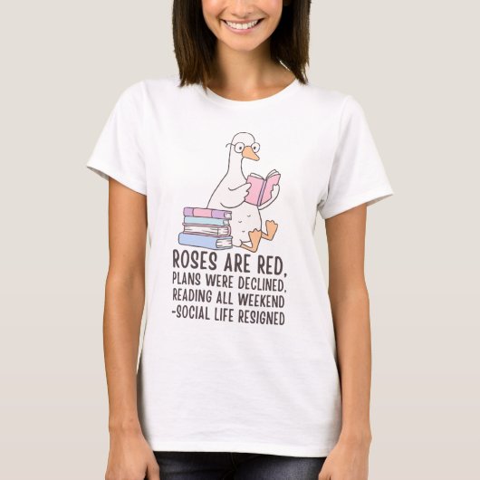 お休みの日は読書 Funny 本好き ガチョウ Tシャツ (正面)
