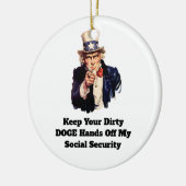 お保前の汚い犬が私の社会保障を引き離す セラミックオーナメント (左)