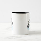 お兄さんの魚釣りのTシャツおよびギフト ツートーンマグカップ (中央)