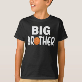 お兄ちゃんになったバスケットボール選手の男の子 Tシャツ