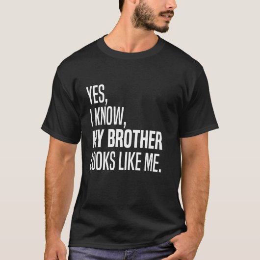 お兄ちゃん私に似てるって知ってる?面白い私もお兄ちゃんに似てる Tシャツ (正面)