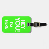 お前だ！ – ネオンおもしろい/フローグリーンバッグ注目 ラゲッジタグ (正面横)