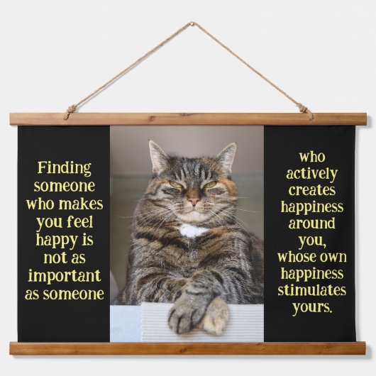 お前のタペストリーを見ぶら下がったているグレー猫 吊り下げ型タペストリー (正面)