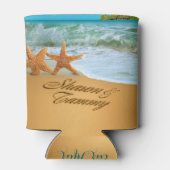 お前の名前を砂に入れるヒトデのカップル 缶クーラー (裏面)