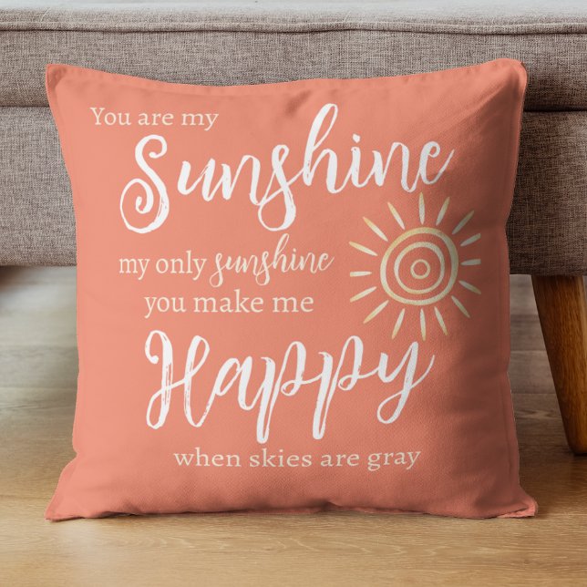 お前は俺のサンシャインピーチで太陽の白い点だ アウトドアクッション (You are my Sunshine You Make Me Happy pillow in Salmon orange with yellow sun and typography.)
