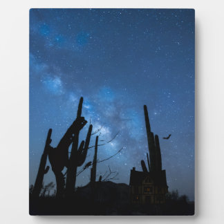 お化けの家と星空の青い夜の木製プレート フォトプラーク