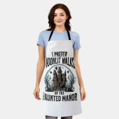 お化け屋敷のウォーク・ハロウィンTシャツ 幽霊の幽霊のレトロなデザイン エプロン (着用した状態)