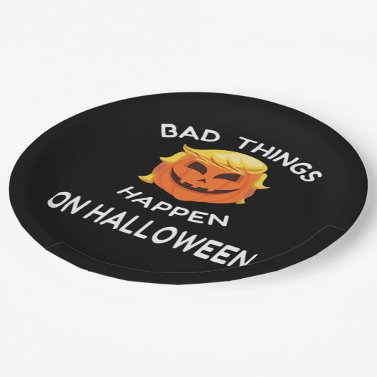 お友達のためにおもしろいハロウィーン・トランプキンが悪い ペーパープレート (アングル)