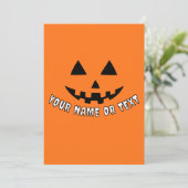 お名前またはテキストを入れたパーソナライズ ハロウィン カボチャ シーズンカード (スタンド正面)