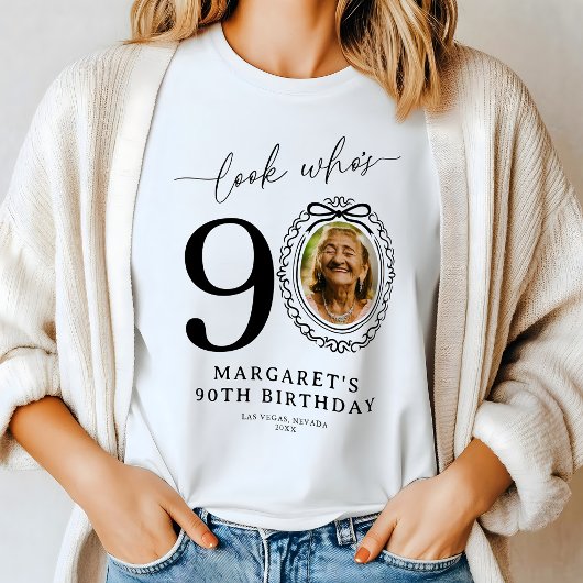 お名前入り「誰が90歳?」フォトバースデーTシャツ トライブレンドTシャツ