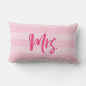お名前入り Mrs おしゃれピンクストライプ ランバークッション (裏面)