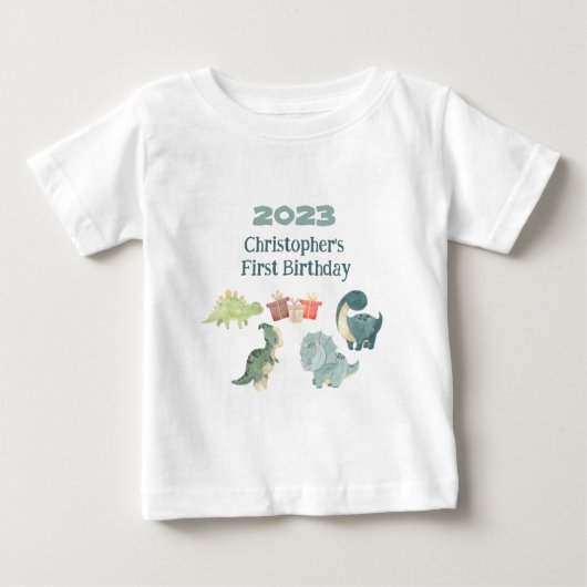 お名前 年 初誕生日 ベイビー ディノをパーソナライズ ベビーTシャツ (正面)