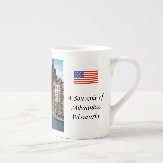 お土産コーヒーマグ – ミルウォーキー，ウィスコンシン ボーンチャイナマグカップ (右)