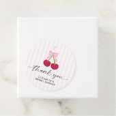 お姫様気分を添えるウェディングシャワーボウストライプ フェイバータグ (インサイチュ)