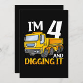 お子さんの4歳の誕生日に最適なプレゼントをお探しですか?それなら、子供の誕生日衣装と子供服として最適 招待状 (正面/裏面)