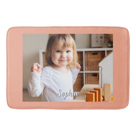 お子様の写真とスクリプト名、ピーチ バスマット (正面)