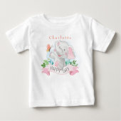 お子様の名前を入れた「ゾウが蝶と一緒に外で遊ぶ」オリジナルベビーTシャツ ベビーTシャツ (正面)