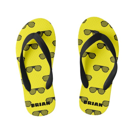 お子様の名前入りの黄色の夏用ビーチサンダル キッズビーチサンダル (フットベッド)