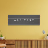 お客様のカスタム文字とモダンストライプ |濃い灰色 キャンバスプリント (インサイチュ (リビング))