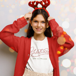 お客様の家族のモダンクリスマススクリプトの姓 Tシャツ
