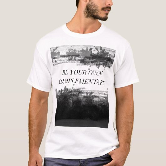 「お客様の補完的な役割を果たす」ホワイトベーシック Tシャツ (正面)
