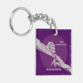 お客様の記念日ロマンチックなカップルが手を握って キーホルダー (正面左)