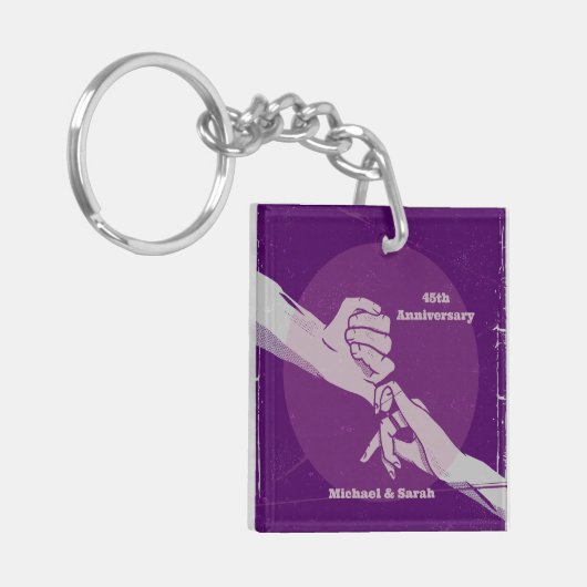 お客様の記念日ロマンチックなカップルが手を握って キーホルダー (正面左)