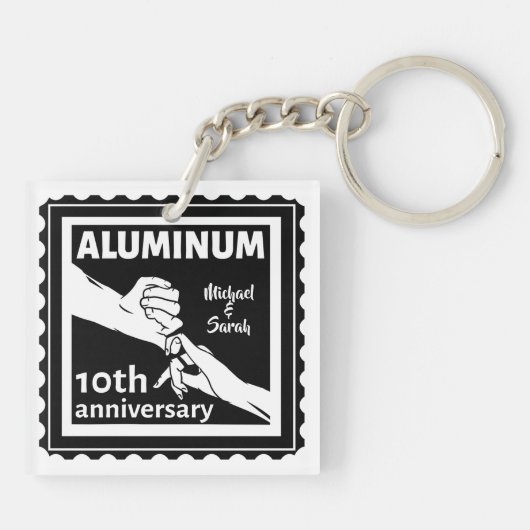 お客様の記念日ロマンチックなカップルが手を握って キーホルダー (裏面)