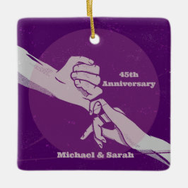 お客様の記念日ロマンチックなカップルが手を握って セラミックオーナメント