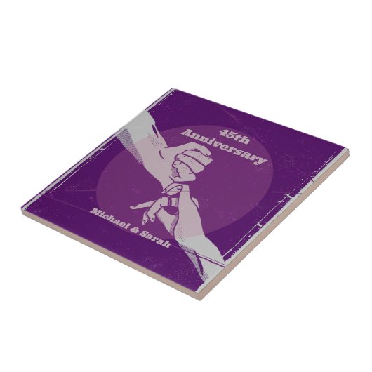 お客様の記念日ロマンチックなカップルが手を握って タイル (側面)