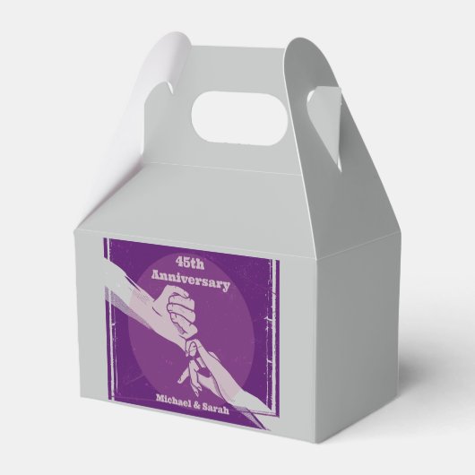 お客様の記念日ロマンチックなカップルが手を握って フェイバーボックス (裏面サイド)
