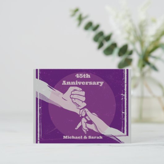 お客様の記念日ロマンチックなカップルが手を握って ポストカード (スタンド正面)